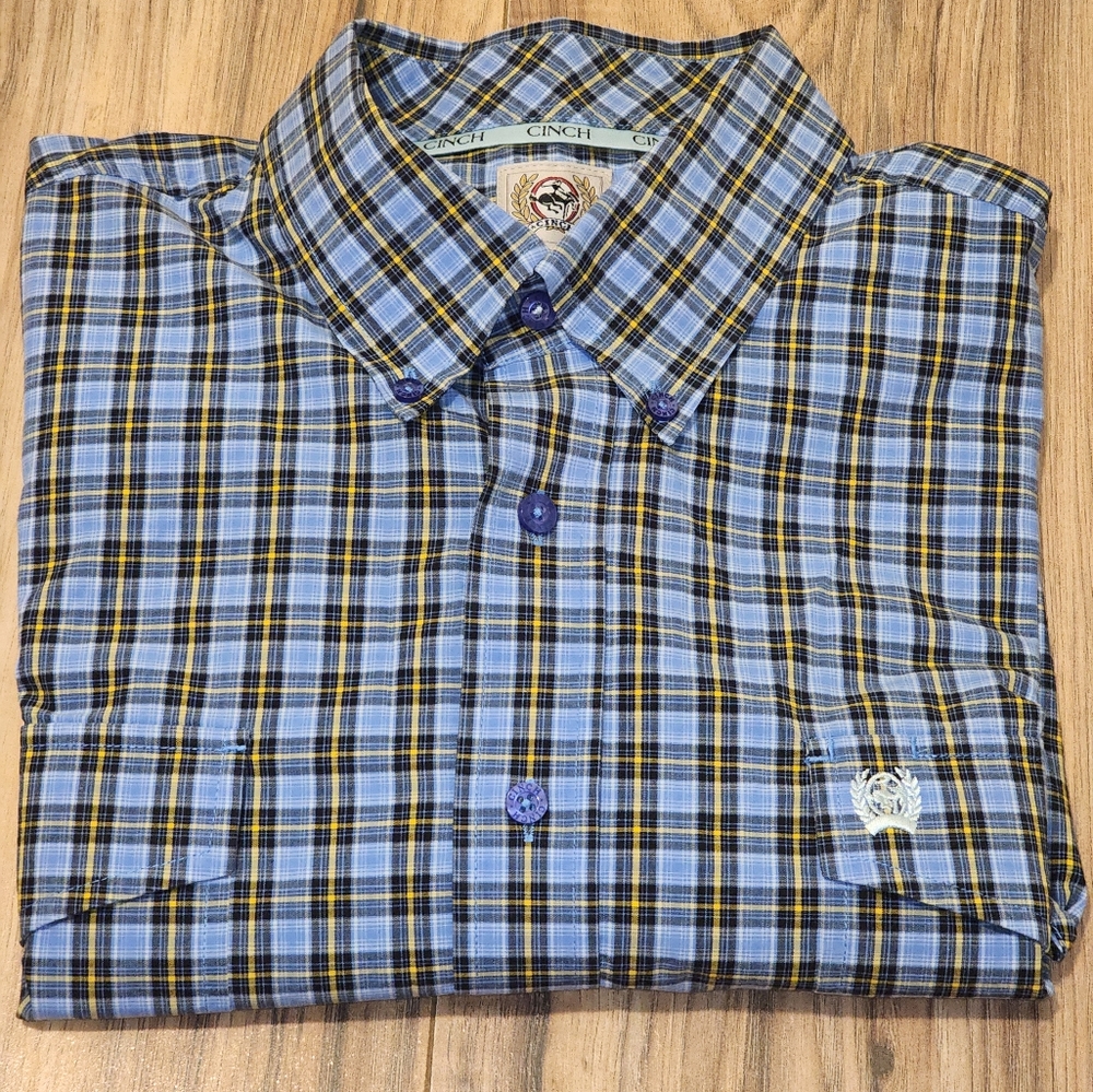 Cinch Short Sleeve Blue Button Down Shirt - (L) SIZE